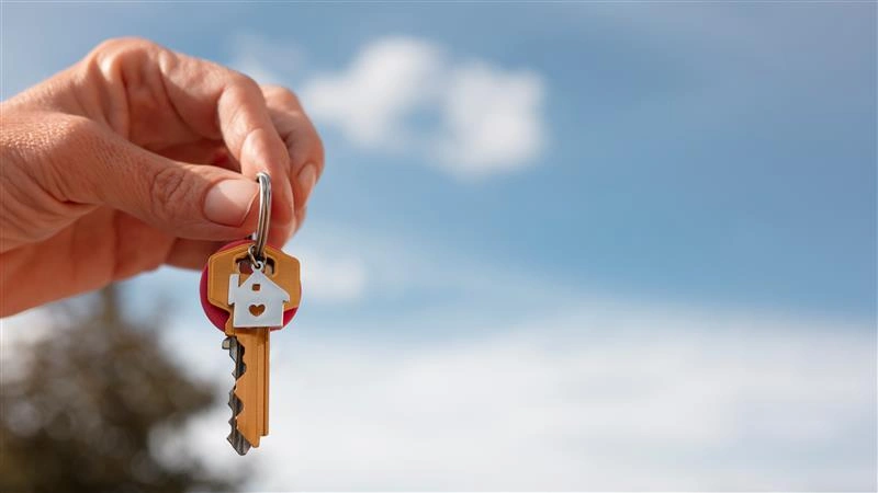 hand-holding-keys-outdoors